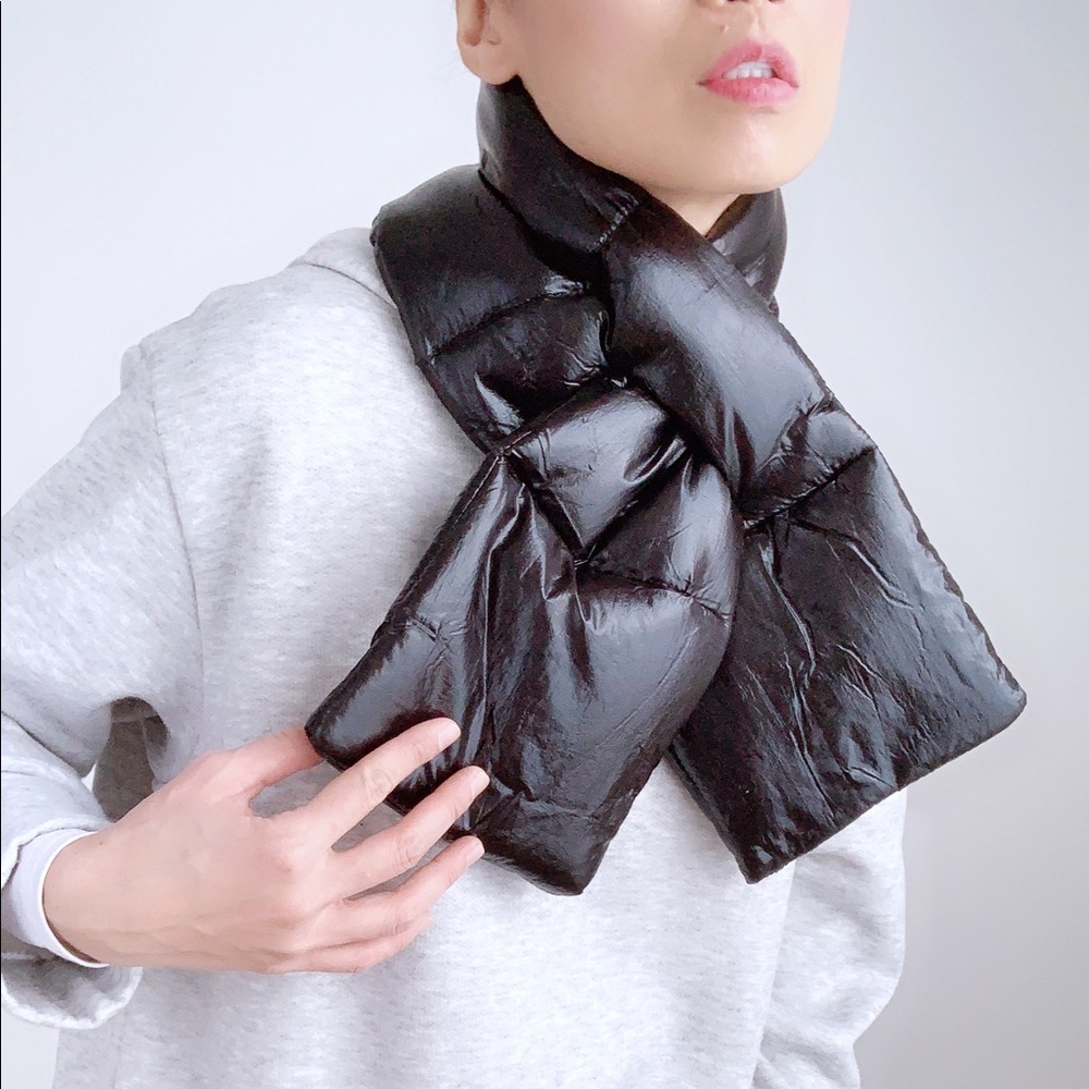 SLICK PUFFER NECK WARMER - Black